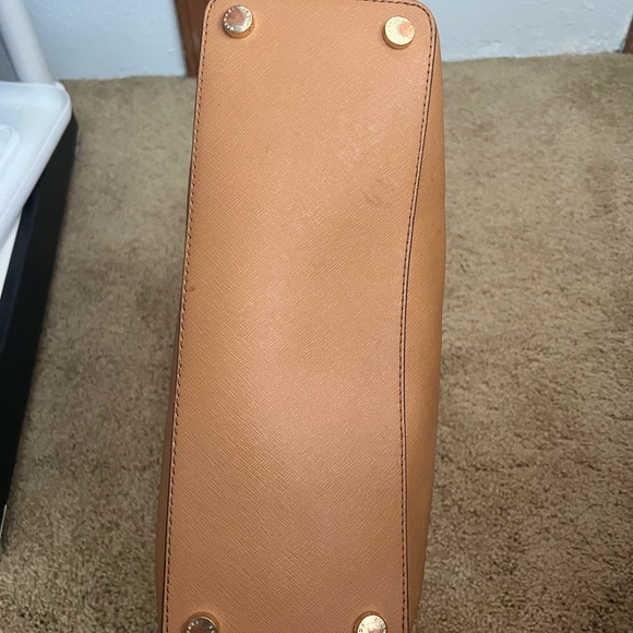 Micheal Kors Purse - Picture 3 of 4